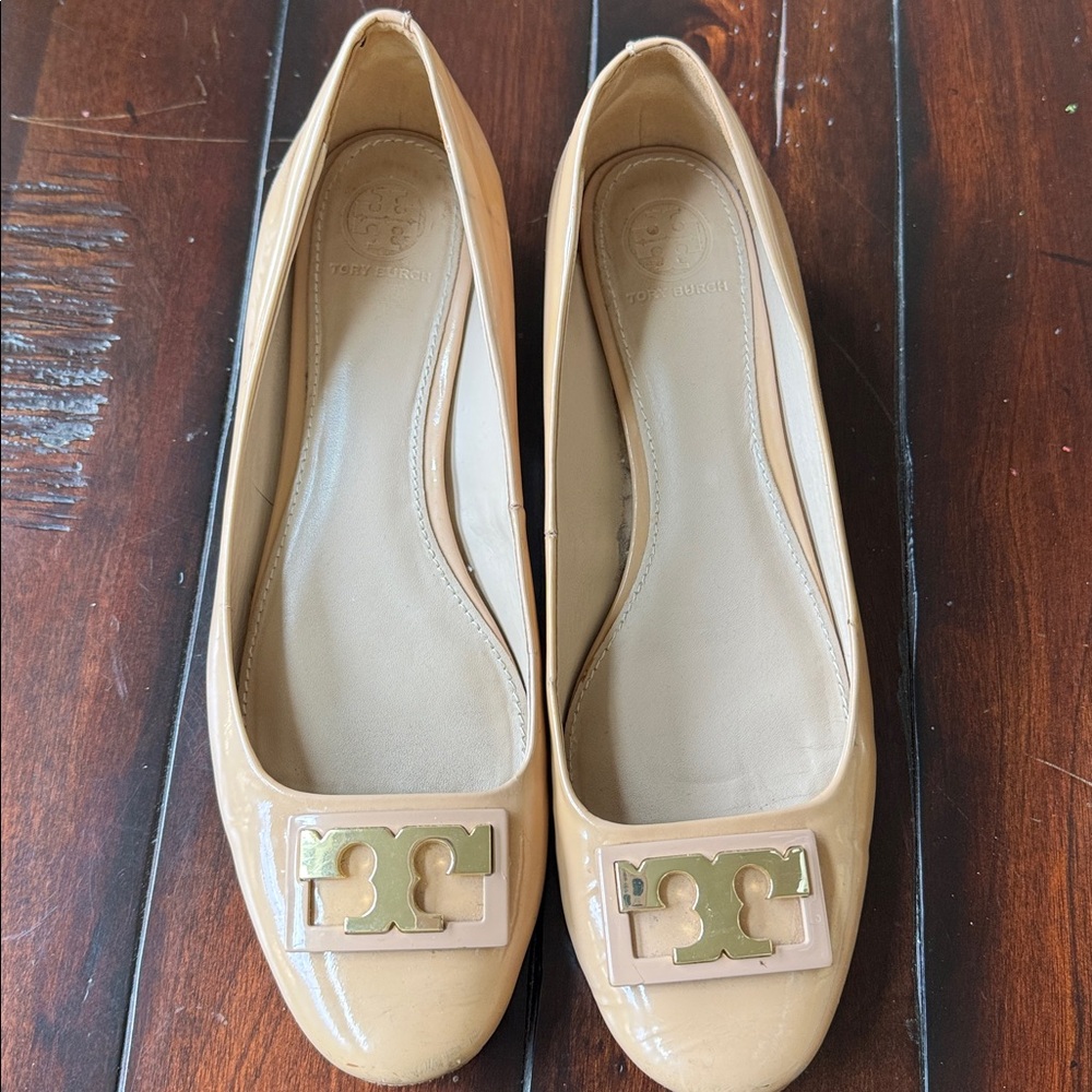 Tory Burch Nude Patent Leather Low Heels with Gold Logo